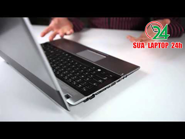 trung-tam-sua-chua-laptop-samsung-chinh-hang-tai-tphcm-04