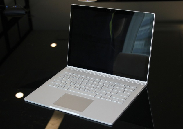 Cận cảnh laptop Surface Book đầu tiên đã có mặt tại Việt Nam